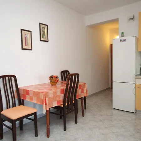 Zaklopatica 8393a Apartamento